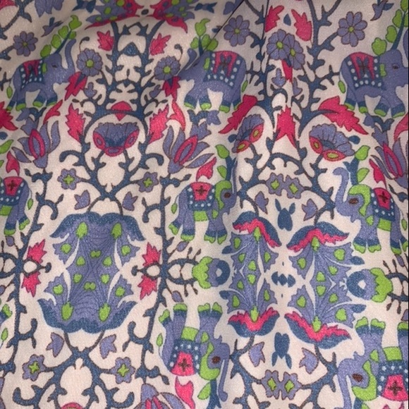 Flattering blouse. 💖🐘💖 - Picture 2 of 2